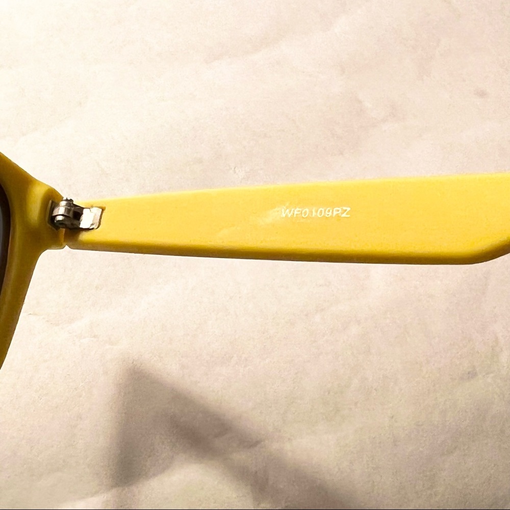Unbranded Wayfarer Style Polarized UVA/UVB Sunglasses Yellow - Picture 7 of 10